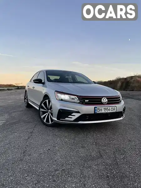 Седан Volkswagen Passat 2018 3.6 л. Автомат обл. Одеська, Одеса - Фото 1/17