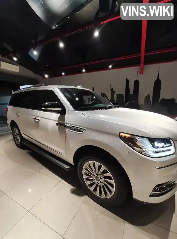 5LMJJ2NT3KEL07385 Lincoln Navigator 2019 Внедорожник / Кроссовер 3.5 л. Фото 2