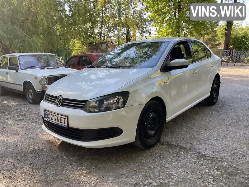 Седан Volkswagen Polo 2014 1.6 л. Ручна / Механіка обл. Хмельницька, Кам'янець-Подільський - Фото 1/14