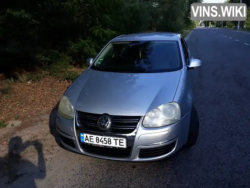 Седан Volkswagen Jetta 2005 1.6 л. Ручна / Механіка обл. Дніпропетровська, Кам'янське (Дніпродзержинськ) - Фото 1/3