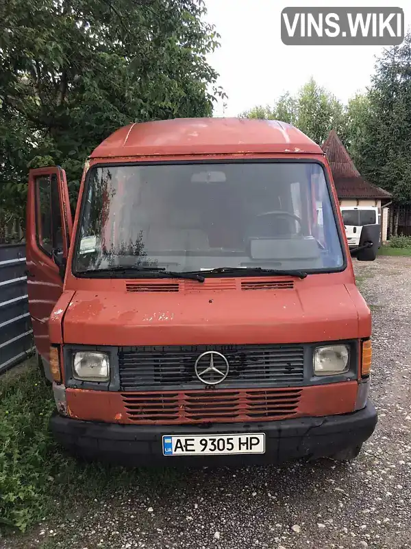 WDB60107218020994 Mercedes-Benz T1 1977 Мінівен 2.4 л. Фото 1