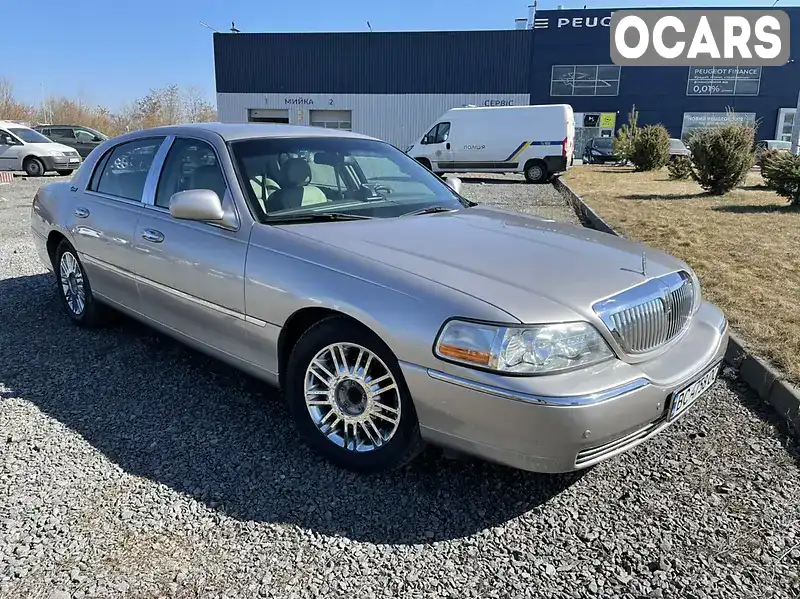 Седан Lincoln Town Car 2009 4.6 л. Автомат обл. Львівська, Львів - Фото 1/4