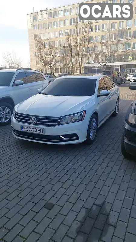 Седан Volkswagen Passat 2015 1.8 л. Автомат обл. Днепропетровская, Днепр (Днепропетровск) - Фото 1/4