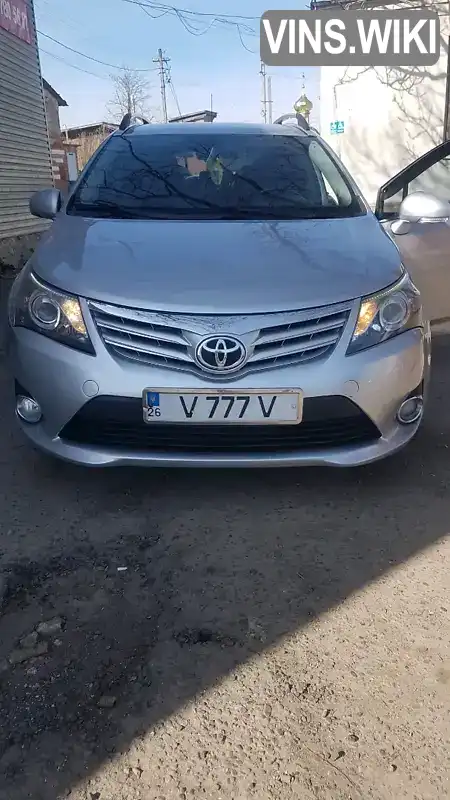 Універсал Toyota Avensis 2012 2 л. Ручна / Механіка обл. Чернівецька, Чернівці - Фото 1/21