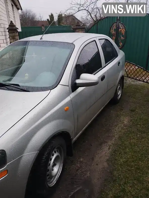 Седан Chevrolet Aveo 2004 1.5 л. Ручна / Механіка обл. Рівненська, Вараш (Кузнецовськ) - Фото 1/8