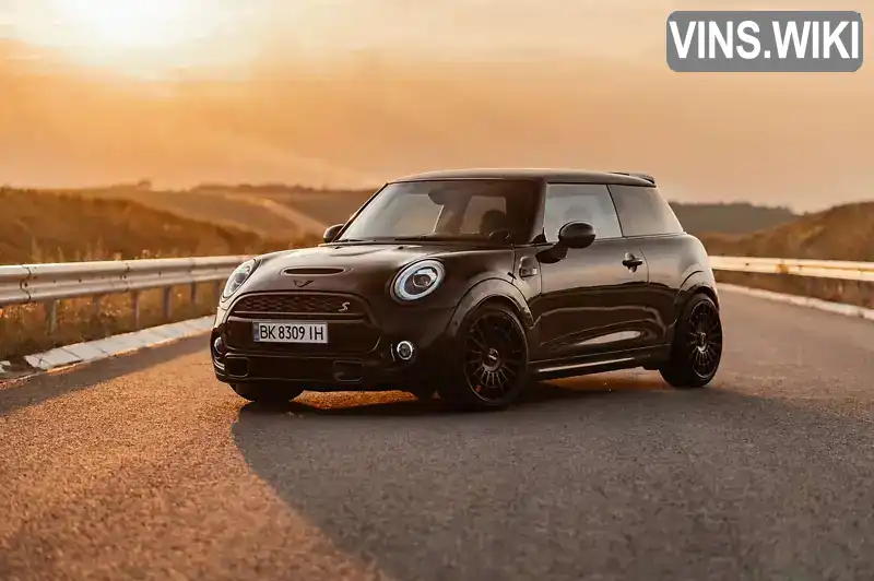 Хэтчбек MINI Hatch 2015 1.5 л. Ручная / Механика обл. Ровенская, Ровно - Фото 1/21