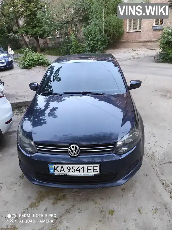 Седан Volkswagen Polo 2011 1.6 л. Ручна / Механіка обл. Київська, Київ - Фото 1/9