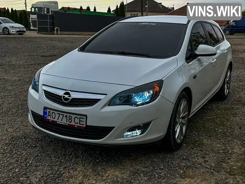 W0LPD8EG4B8044898 Opel Astra 2011 Універсал 1.7 л. Фото 1