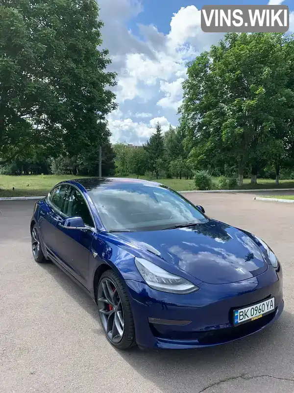 Седан Tesla Model 3 2018 null_content л. Автомат обл. Ровенская, Ровно - Фото 1/14