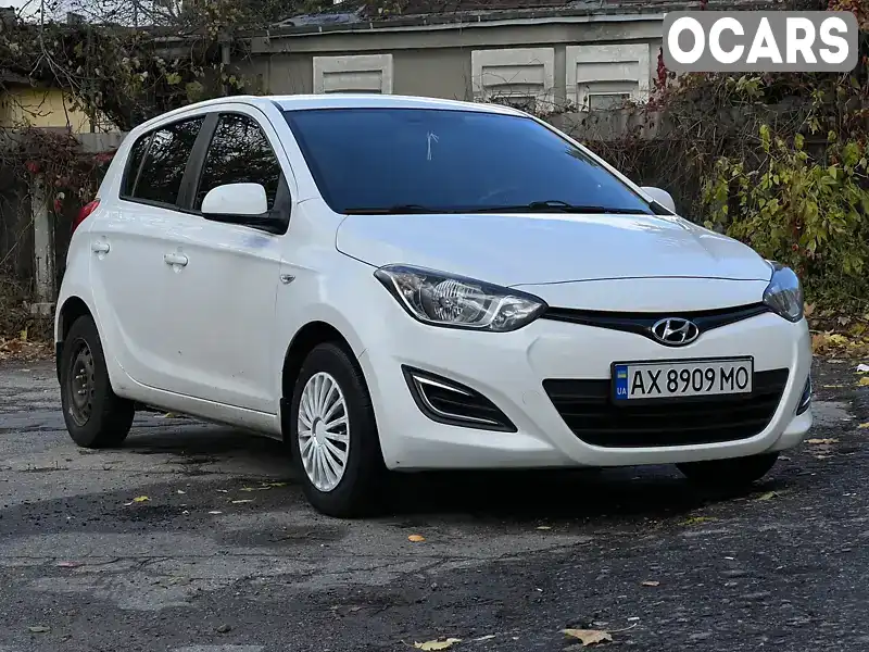 Хетчбек Hyundai i20 2014 1.4 л. Ручна / Механіка обл. Харківська, Харків - Фото 1/17