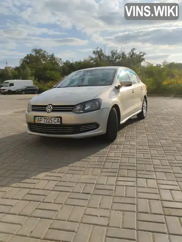 Седан Volkswagen Polo 2011 1.6 л. Ручна / Механіка обл. Чернівецька, Чернівці - Фото 1/13