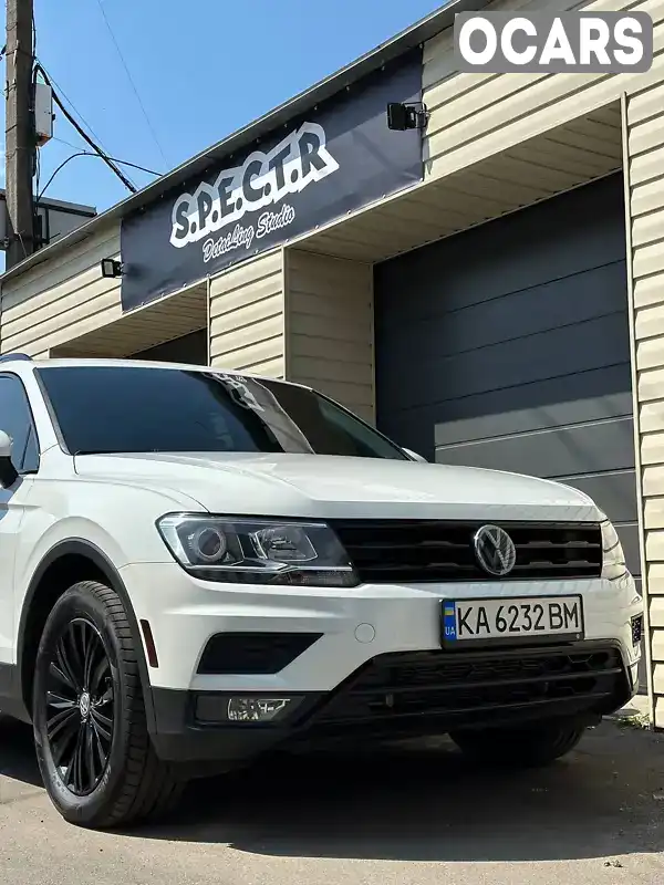 Позашляховик / Кросовер Volkswagen Tiguan 2017 2 л. Автомат обл. Київська, Вишневе - Фото 1/21