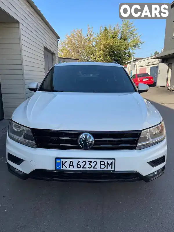 3VV2B7AX4JM061262 Volkswagen Tiguan 2017 Внедорожник / Кроссовер 2 л. Фото 2