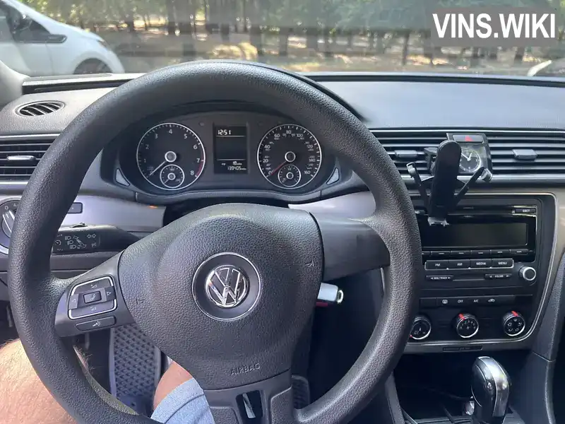 Седан Volkswagen Passat 2013 2.48 л. Автомат обл. Киевская, Бровары - Фото 1/21