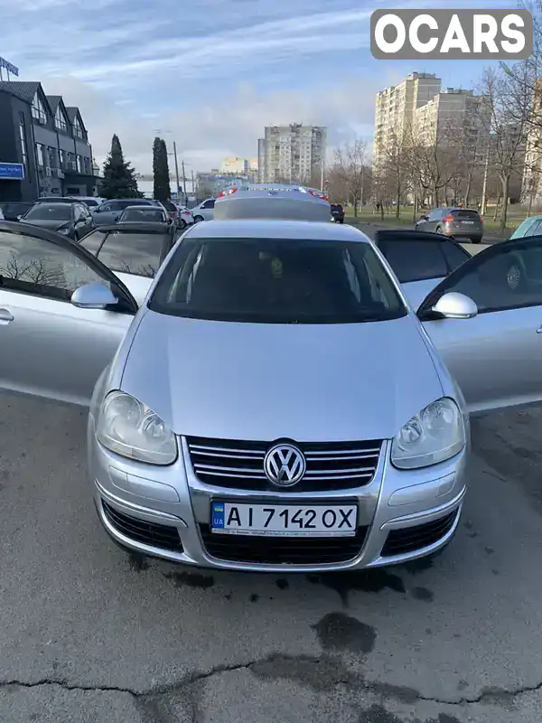 Седан Volkswagen Jetta 2005 1.6 л. Ручна / Механіка обл. Київська, Київ - Фото 1/21