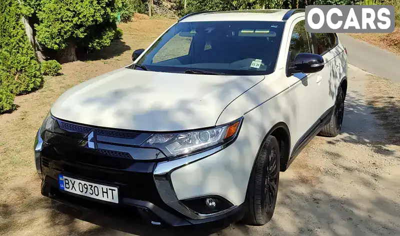 Позашляховик / Кросовер Mitsubishi Outlander 2019 2.36 л. Варіатор обл. Рівненська, Острог - Фото 1/21