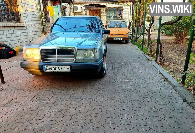 Седан Mercedes-Benz E-Class 1988 2.3 л. Ручная / Механика обл. Одесская, Одесса - Фото 1/12