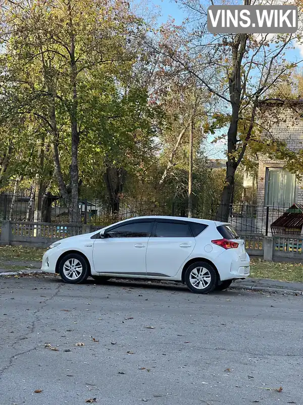 Хэтчбек Toyota Auris 2013 1.8 л. Вариатор обл. Днепропетровская, Каменское (Днепродзержинск) - Фото 1/15