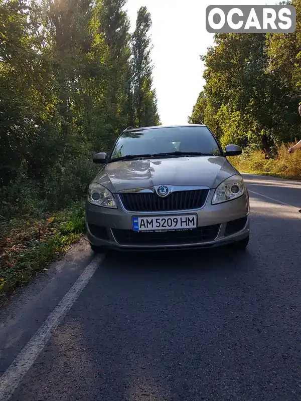 Універсал Skoda Fabia 2011 1.6 л. Ручна / Механіка обл. Житомирська, Звягель - Фото 1/8