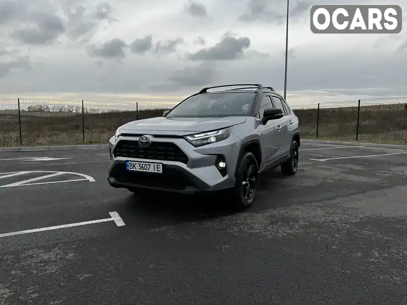 Позашляховик / Кросовер Toyota RAV4 2022 2.49 л. Варіатор обл. Рівненська, Рівне - Фото 1/21