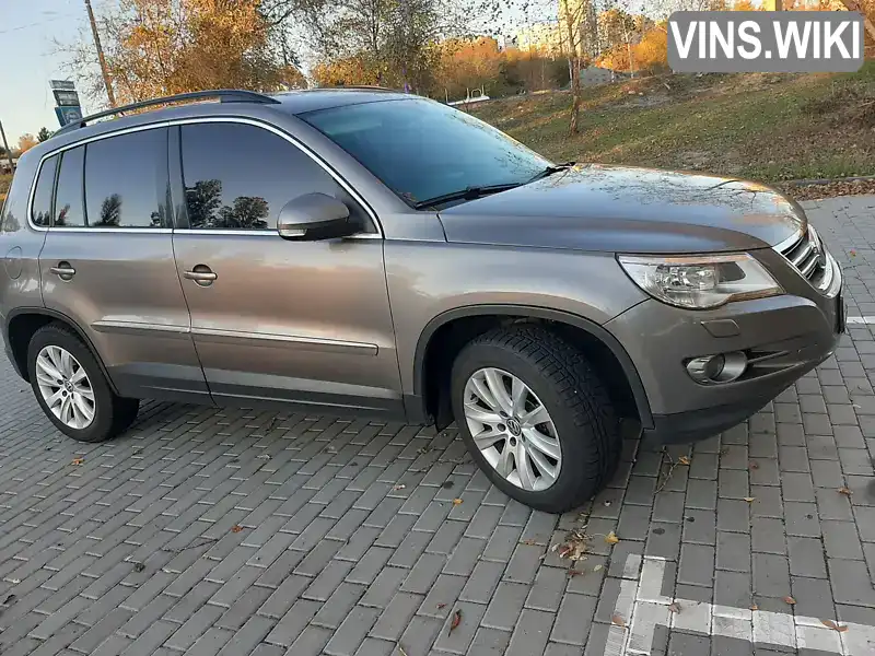 Внедорожник / Кроссовер Volkswagen Tiguan 2011 2 л. Автомат обл. Запорожская, Запорожье - Фото 1/18