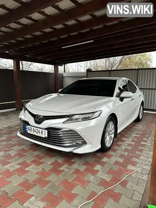 Седан Toyota Camry 2019 2.49 л. Автомат обл. Винницкая, Винница - Фото 1/9