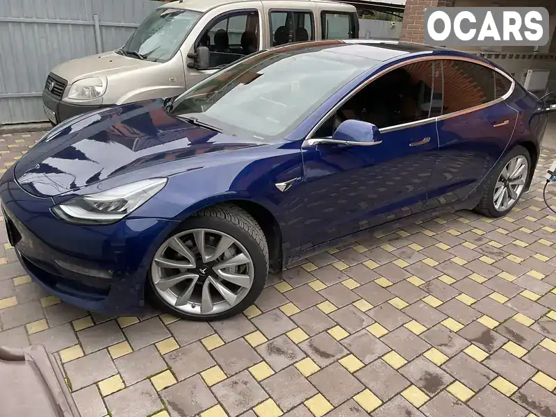 Седан Tesla Model 3 2018 null_content л. Автомат обл. Київська, Вишневе - Фото 1/7