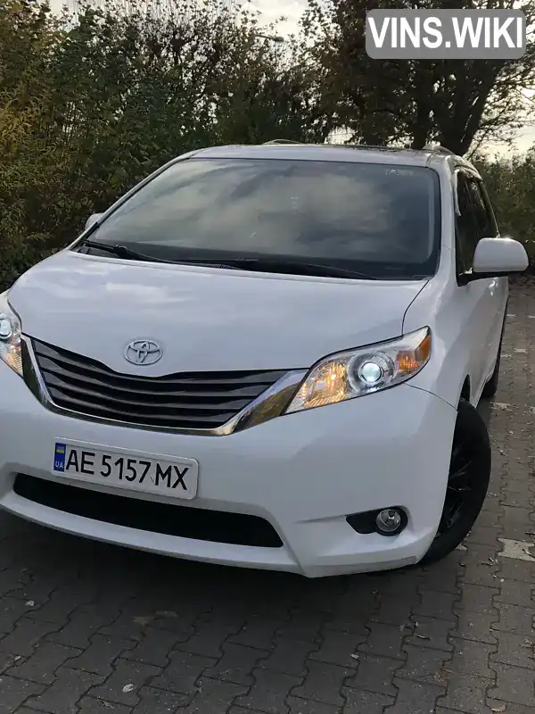 Минивэн Toyota Sienna 2012 3.46 л. Автомат обл. Закарпатская, Мукачево - Фото 1/17