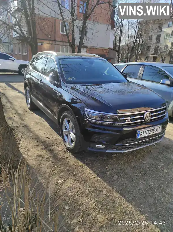 Позашляховик / Кросовер Volkswagen Tiguan 2017 2 л. Робот обл. Донецька, Покровськ (Красноармійськ) - Фото 1/21