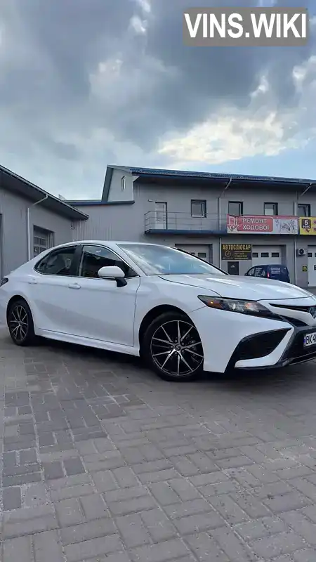 Седан Toyota Camry 2022 2.49 л. Варіатор обл. Рівненська, Рівне - Фото 1/21