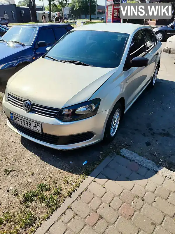 Седан Volkswagen Polo 2012 1.6 л. обл. Полтавська, Семенівка - Фото 1/18