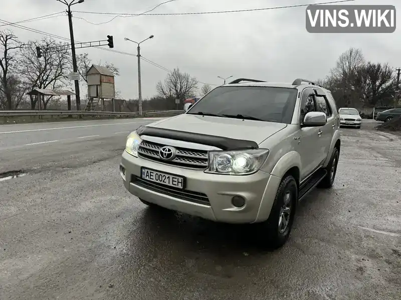 Позашляховик / Кросовер Toyota Fortuner 2005 4 л. Автомат обл. Дніпропетровська, Дніпро (Дніпропетровськ) - Фото 1/11