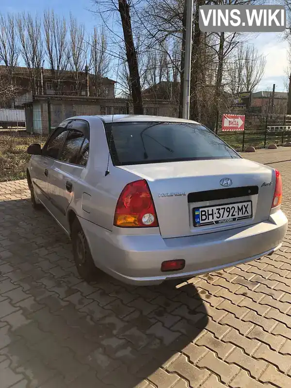 KMHCG41GP4U539823 Hyundai Accent 2004 Седан 1.5 л. Фото 6