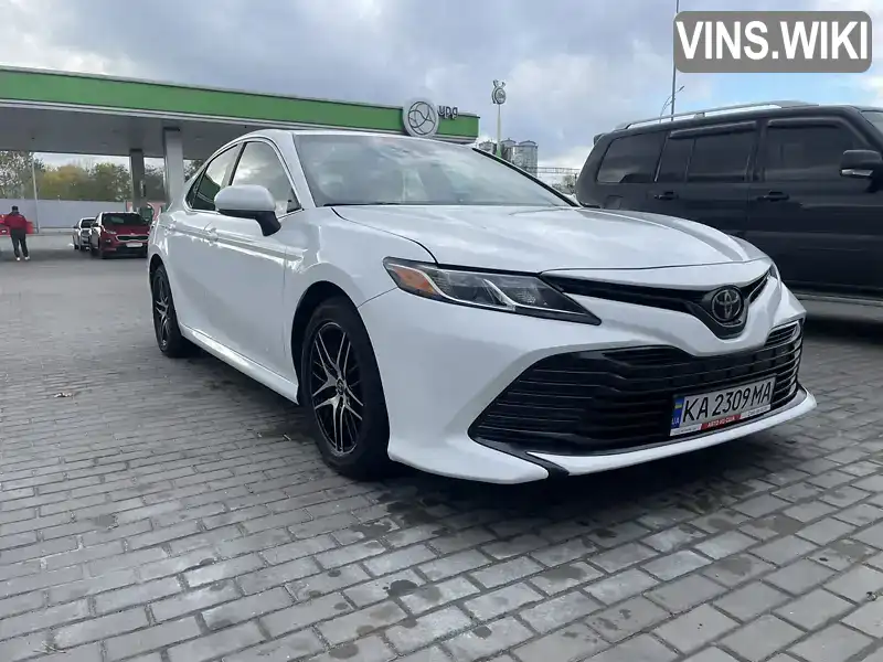 Седан Toyota Camry 2018 2.5 л. Автомат обл. Киевская, Киев - Фото 1/19