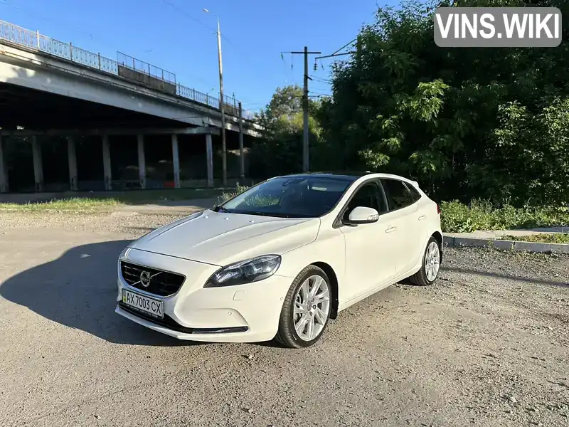 Хэтчбек Volvo V40 2012 2 л. Автомат обл. Полтавская, Полтава - Фото 1/21