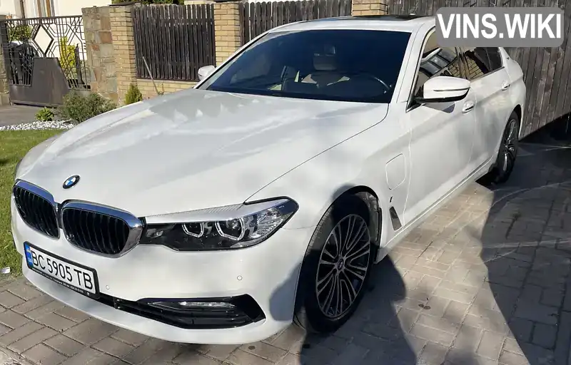 WBAJA9C56JB252951 BMW 5 Series 2018 Седан 2 л. Фото 2