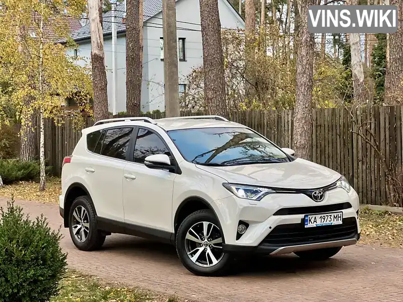 Позашляховик / Кросовер Toyota RAV4 2017 2.2 л. Автомат обл. Київська, Київ - Фото 1/21