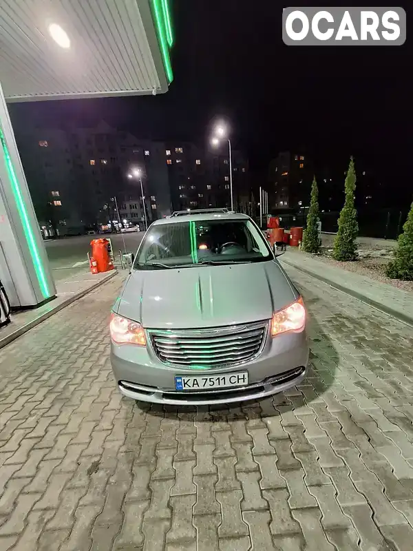 Минивэн Chrysler Town & Country 2013 3.6 л. обл. Киевская, Киев - Фото 1/21