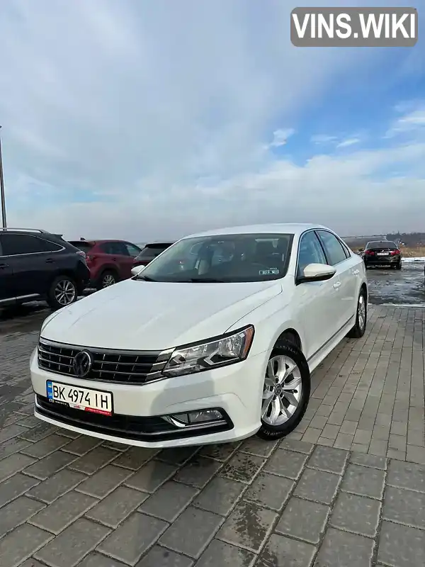 Седан Volkswagen Passat 2017 1.8 л. Автомат обл. Ровенская, Ровно - Фото 1/17