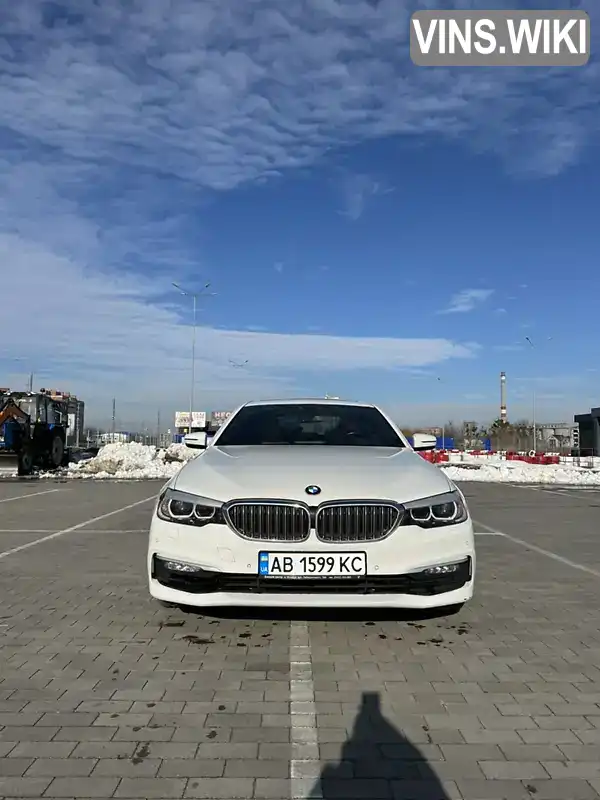 WBAJE7C58JWD53106 BMW 5 Series 2018 Седан 3 л. Фото 1