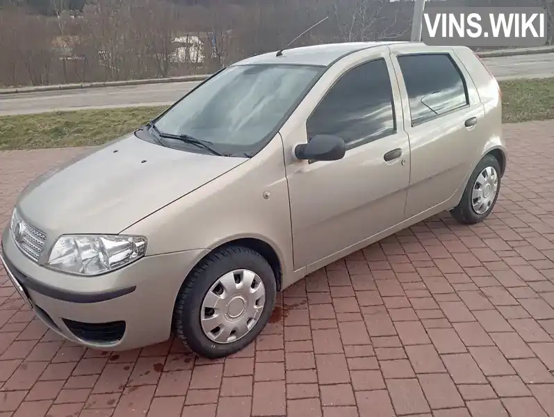 Хетчбек Fiat Punto 2011 1.24 л. Ручна / Механіка обл. Львівська, Трускавець - Фото 1/17