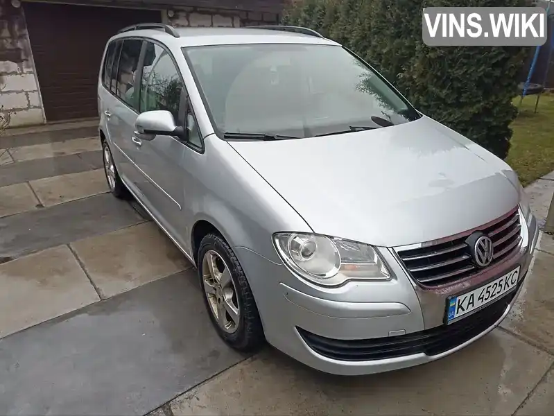 Минивэн Volkswagen Touran 2007 1.9 л. Ручная / Механика обл. Киевская, Киев - Фото 1/21