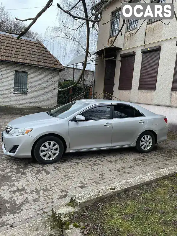 Седан Toyota Camry 2013 2.5 л. Автомат обл. Івано-Франківська, Калуш - Фото 1/21