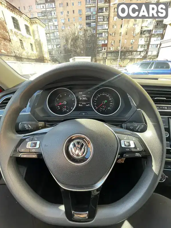 3VV0B7AX8KM074976 Volkswagen Tiguan 2019 Позашляховик / Кросовер 1.98 л. Фото 9