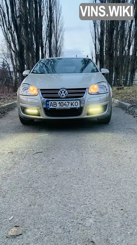 Седан Volkswagen Jetta 2006 1.6 л. Ручна / Механіка обл. Вінницька, Вінниця - Фото 1/21