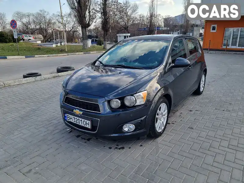 1G1JC6SB1E4181762 Chevrolet Sonic 2014 Хэтчбек 1.36 л. Фото 2