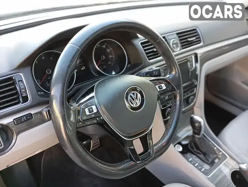 1VWCT7A38HC066843 Volkswagen Passat 2017 Седан 1.8 л. Фото 5