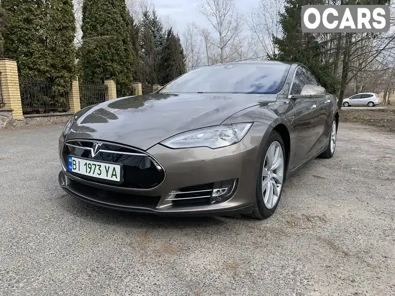 5YJSA1S25FF083123 Tesla Model S 2015 Лифтбек  Фото 2