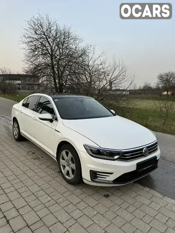 Седан Volkswagen Passat 2015 1.4 л. Автомат обл. Львівська, Львів - Фото 1/13