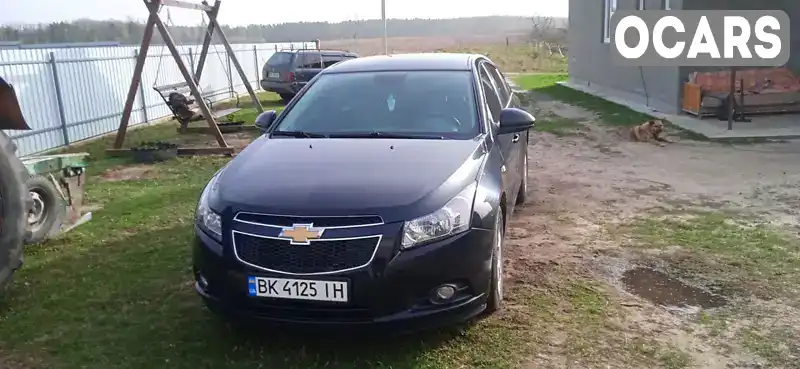 Седан Chevrolet Cruze 2010 1.6 л. Ручна / Механіка обл. Рівненська, Костопіль - Фото 1/7